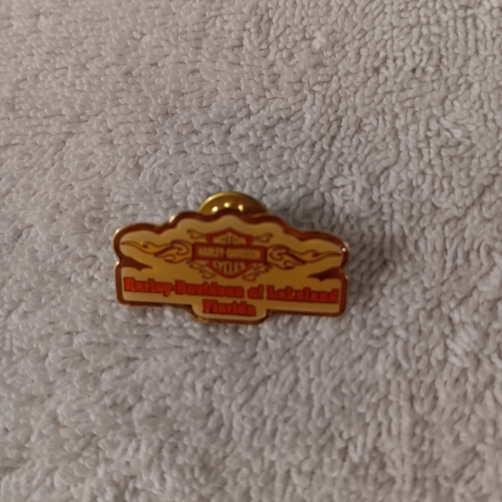 Harley-Davidson Gold and Red Pin